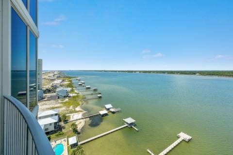 Lagoon Tower 1402