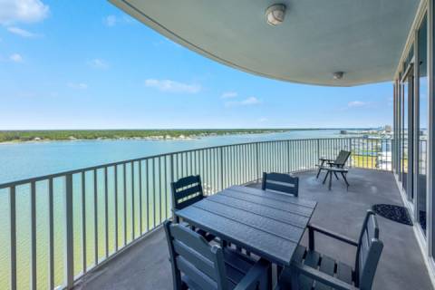 Lagoon Tower 1402