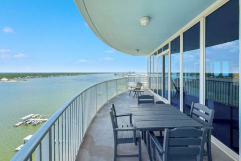 Lagoon Tower 1402