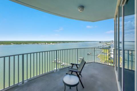 Lagoon Tower 1402