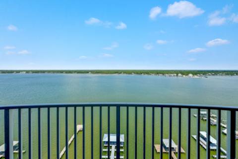 Lagoon Tower 1402