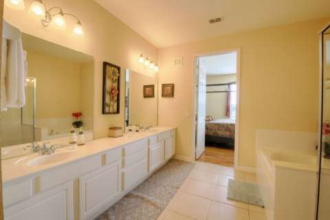 5048 Vista Cay