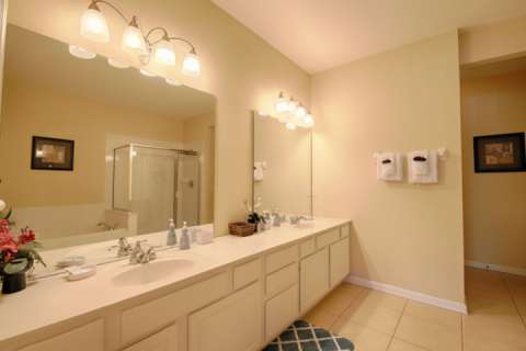 5036 105 Vista Cay