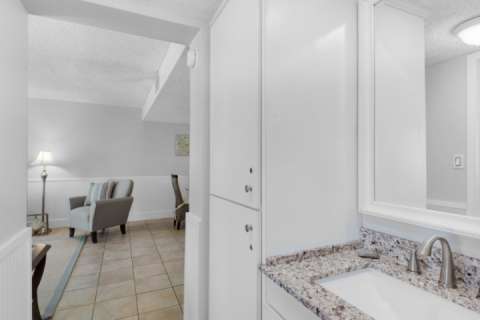Pinnacle Port B3-307