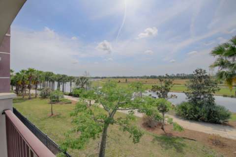 5048 Vista Cay