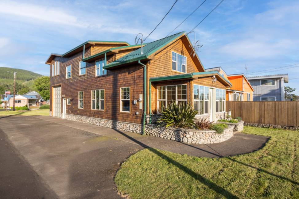 Rockaway Beach Vacation Rental Fun Family Escape, Pet Friendly, Walk