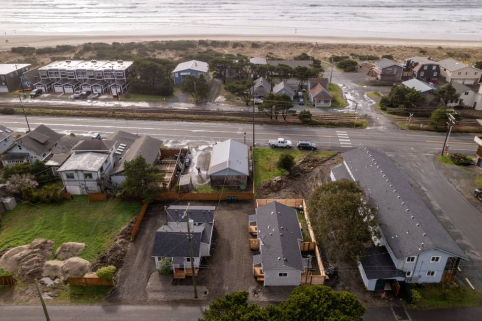 Rockaway Beach Vacation Rental Fantastic Central Rockaway, Private Hot Tub, Pet Friendly