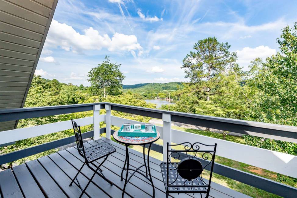 Loudon Vacation Rental Pet Friendly! Abundant WildlifeSunroom