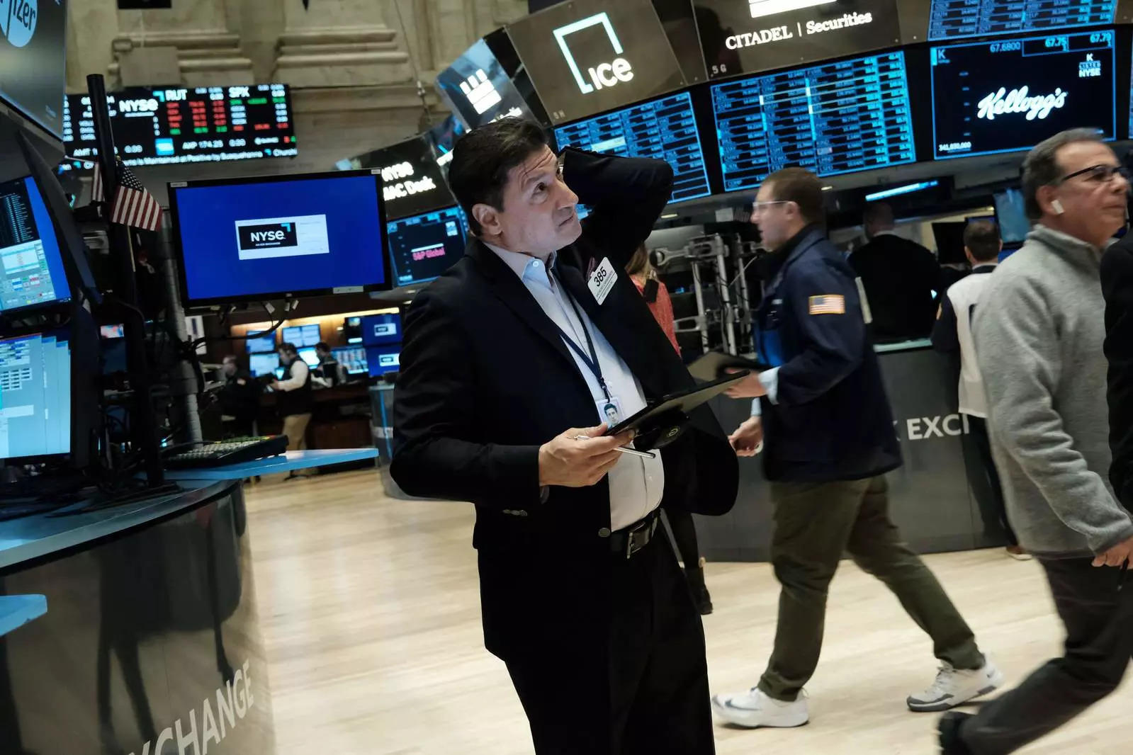 Silicon Valley Bank is scrambling to reassure clients after 60% stock wipe out