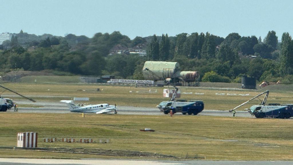birmingham airport aircraft incident