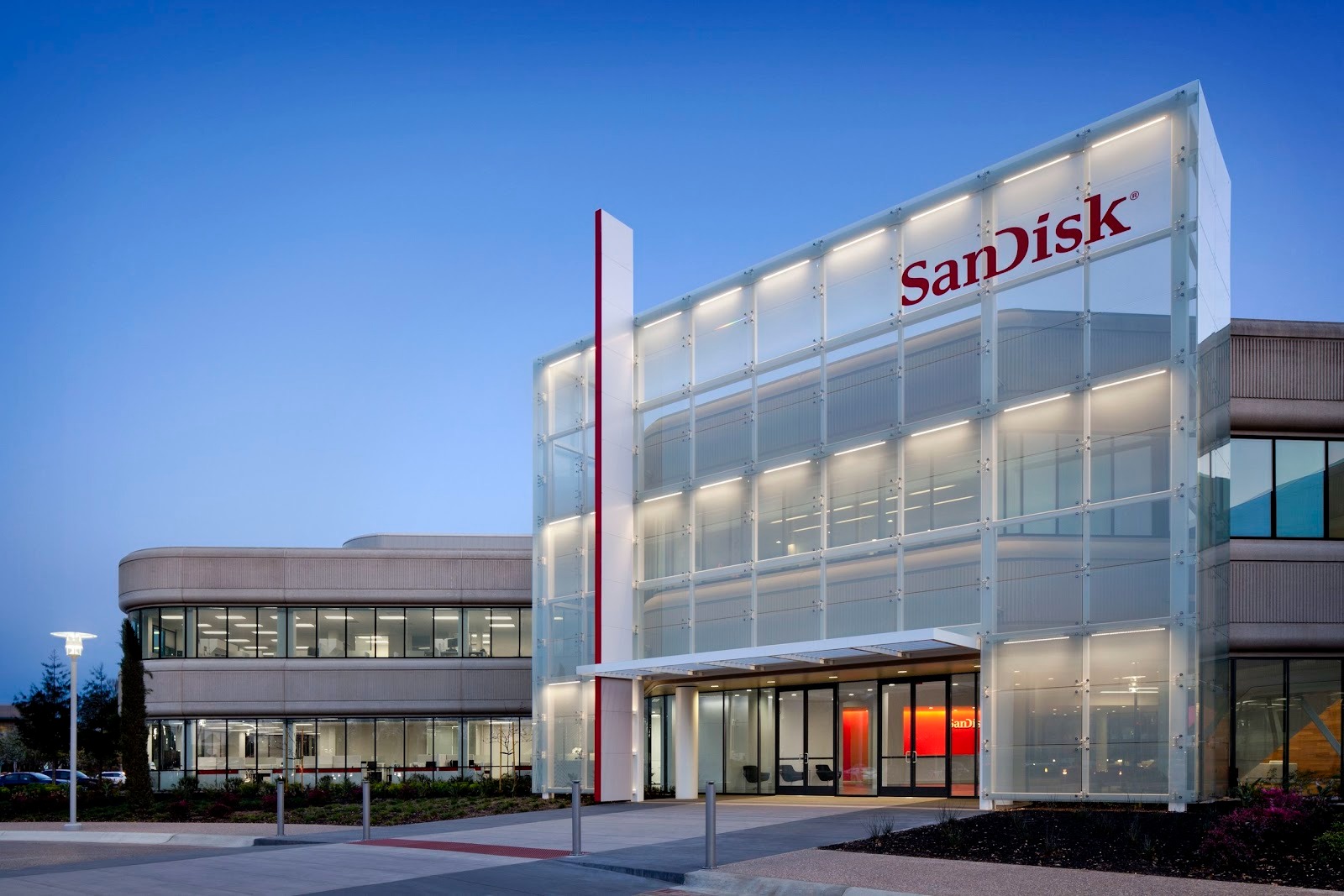 SanDisk Shares Surge $1,000 as Nvidia CEO’s AI Comments Fuel Rally
