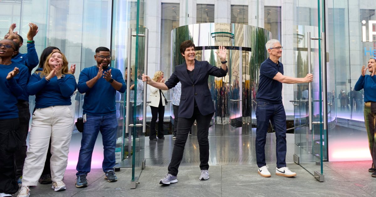 Here’s how much Tim Cook and other Apple execs made last year