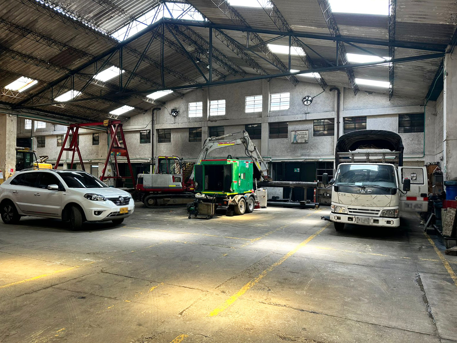 Bodega en arriendo en Perpetuo Socorro, Medellín, 1550 m² · foto 2 de 8