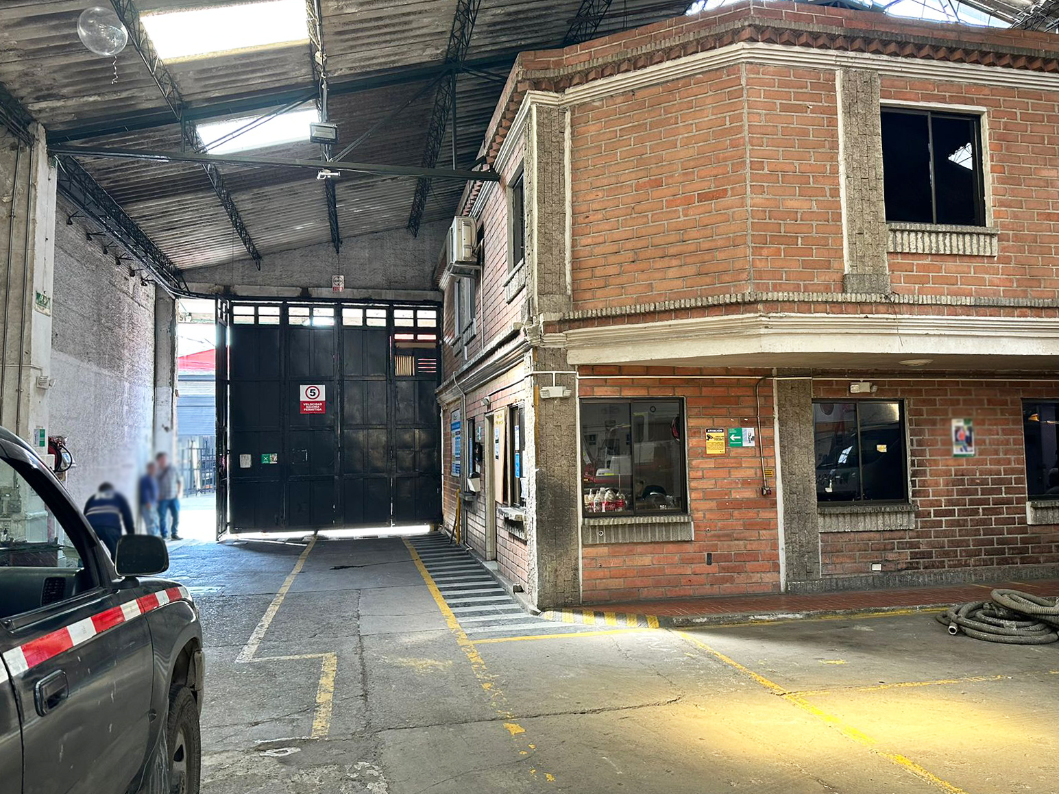 Bodega en arriendo en Perpetuo Socorro, Medellín, 1550 m² · foto 8 de 8