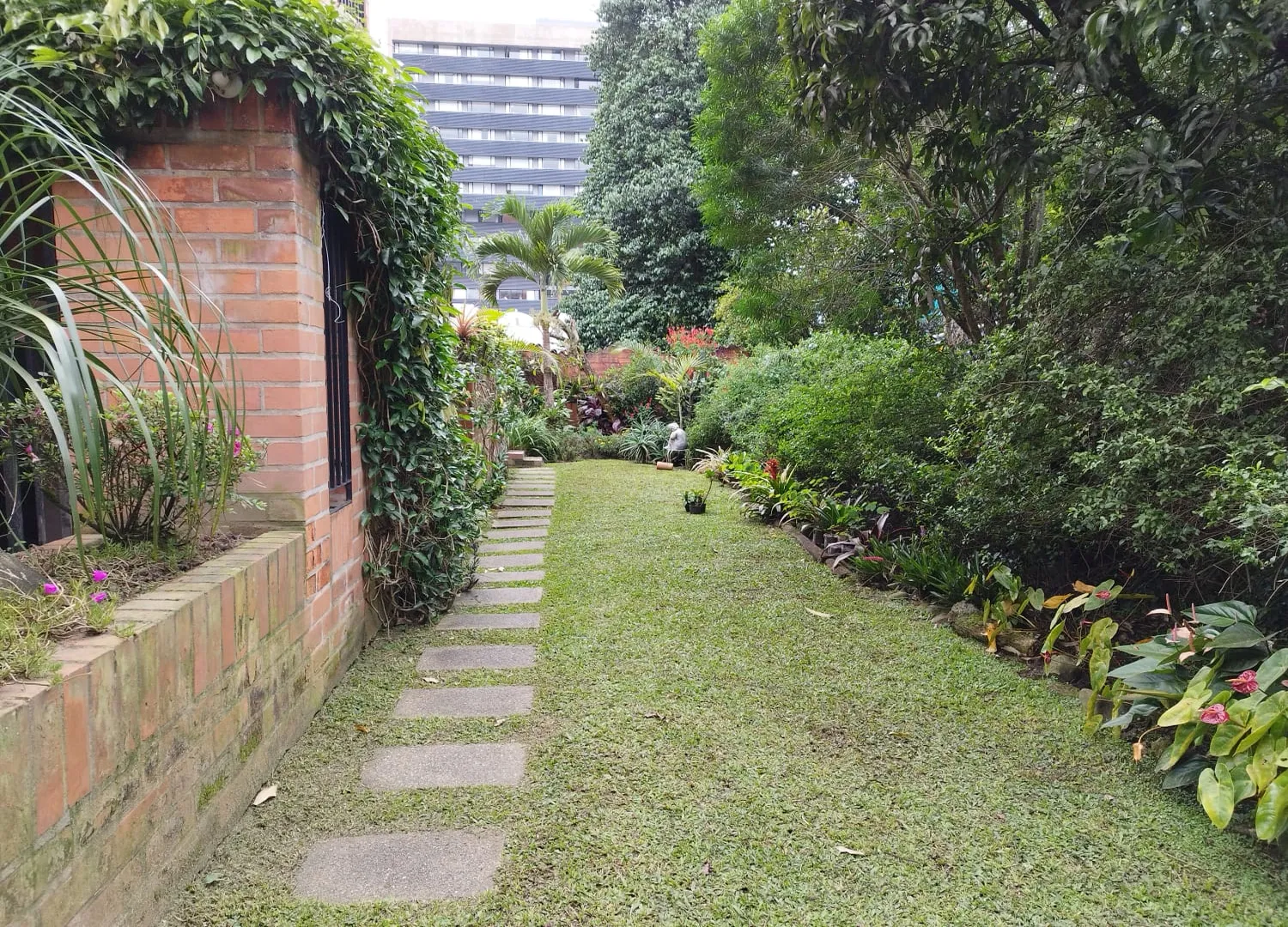 Oficina en arriendo en La Aguacatala, Medellín, 1500 m² · foto 13 de 14