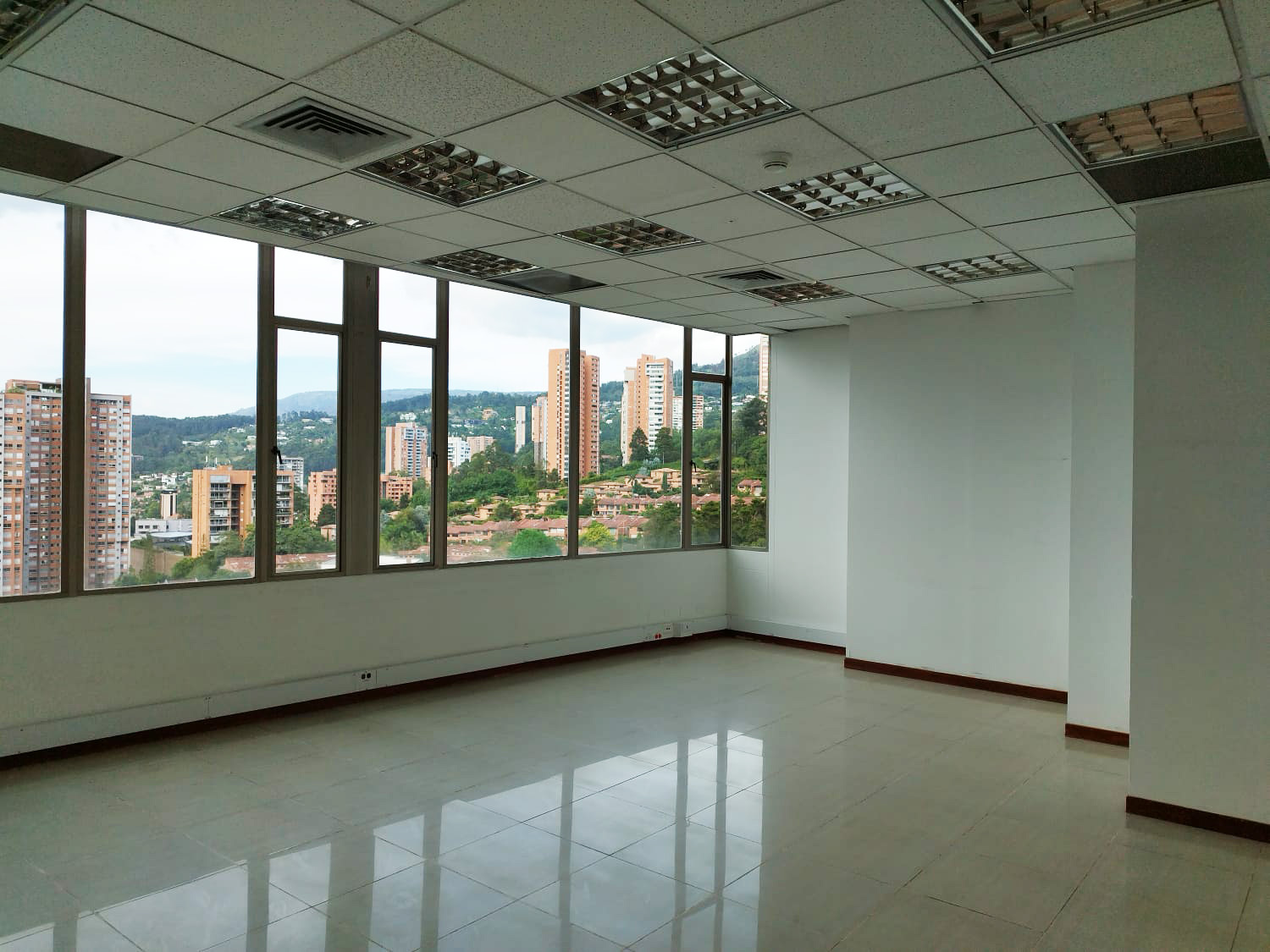 Oficina en arriendo en El Tesoro, Medellín, 693 m² · foto 17 de 19