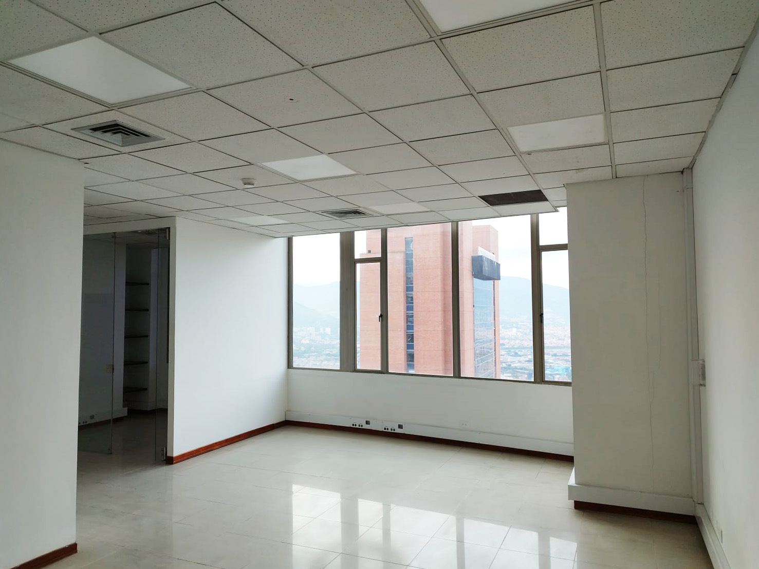 Oficina en arriendo en El Tesoro, Medellín, 693 m² · foto 18 de 19