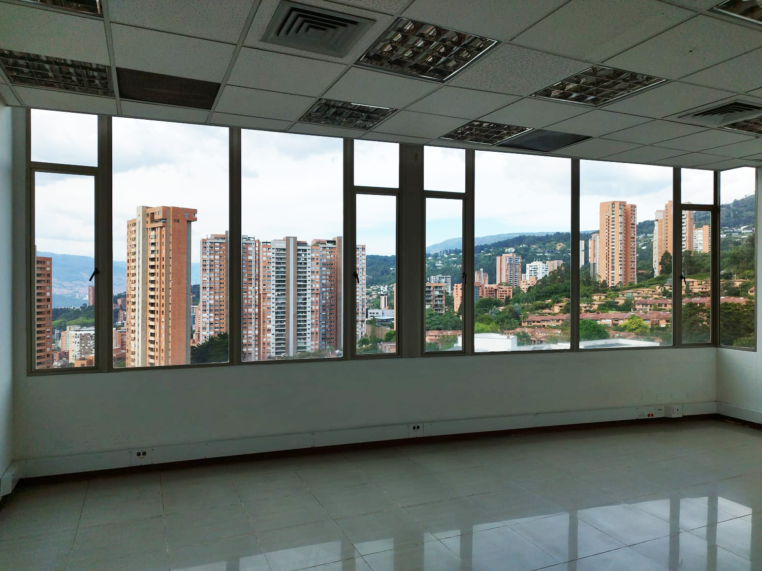 Oficina en arriendo en El Tesoro, Medellín, 693 m² · foto 19 de 19