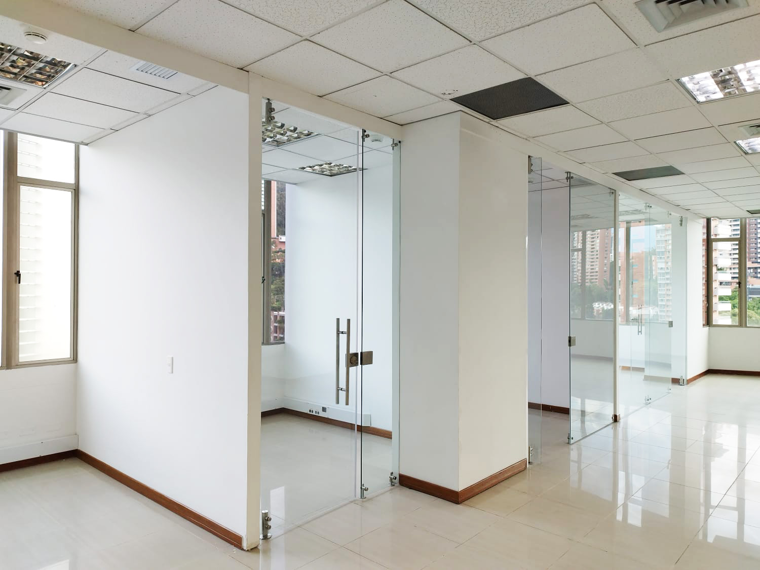 Oficina en arriendo en El Tesoro, Medellín, 693 m² · foto 8 de 19