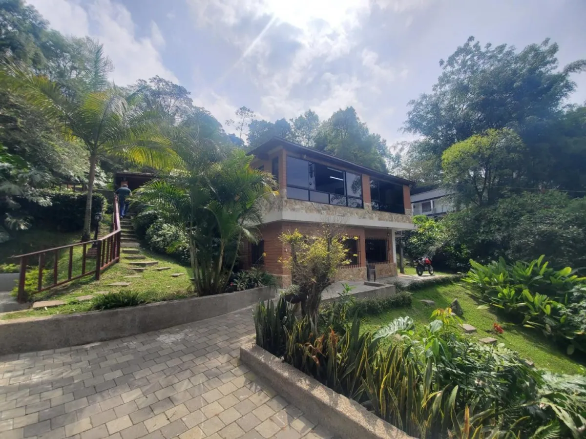 Casa de 7 alcobas en venta en Los Balsos, Medellín, 270 m² · foto 2 de 23