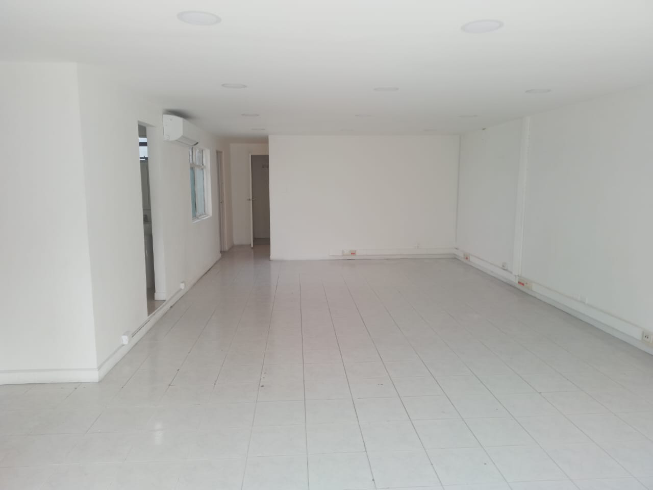 Oficina en arriendo en Belen Malibu, Medellín, 300 m² · foto 3 de 12