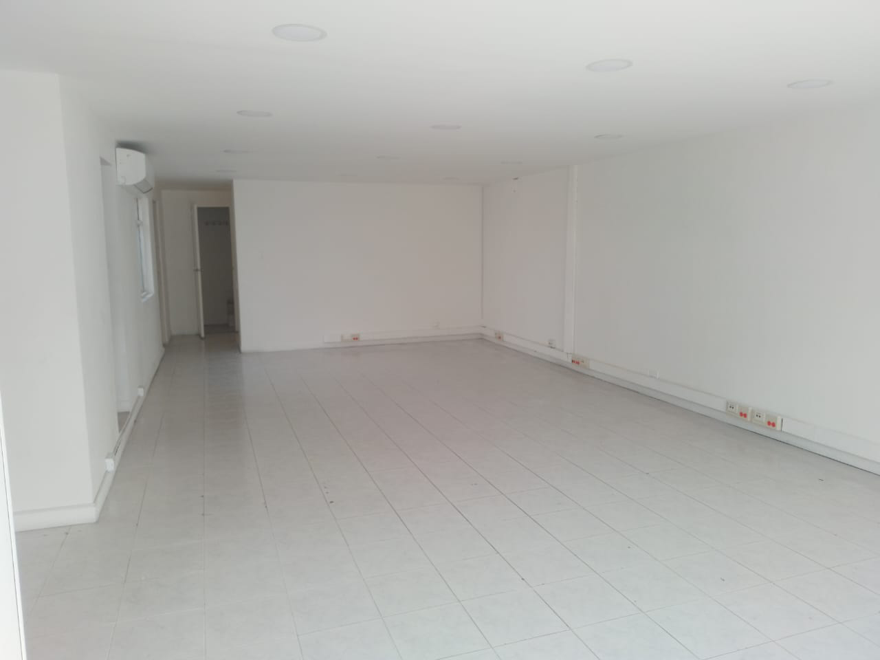 Oficina en arriendo en Belen Malibu, Medellín, 300 m² · foto 4 de 12