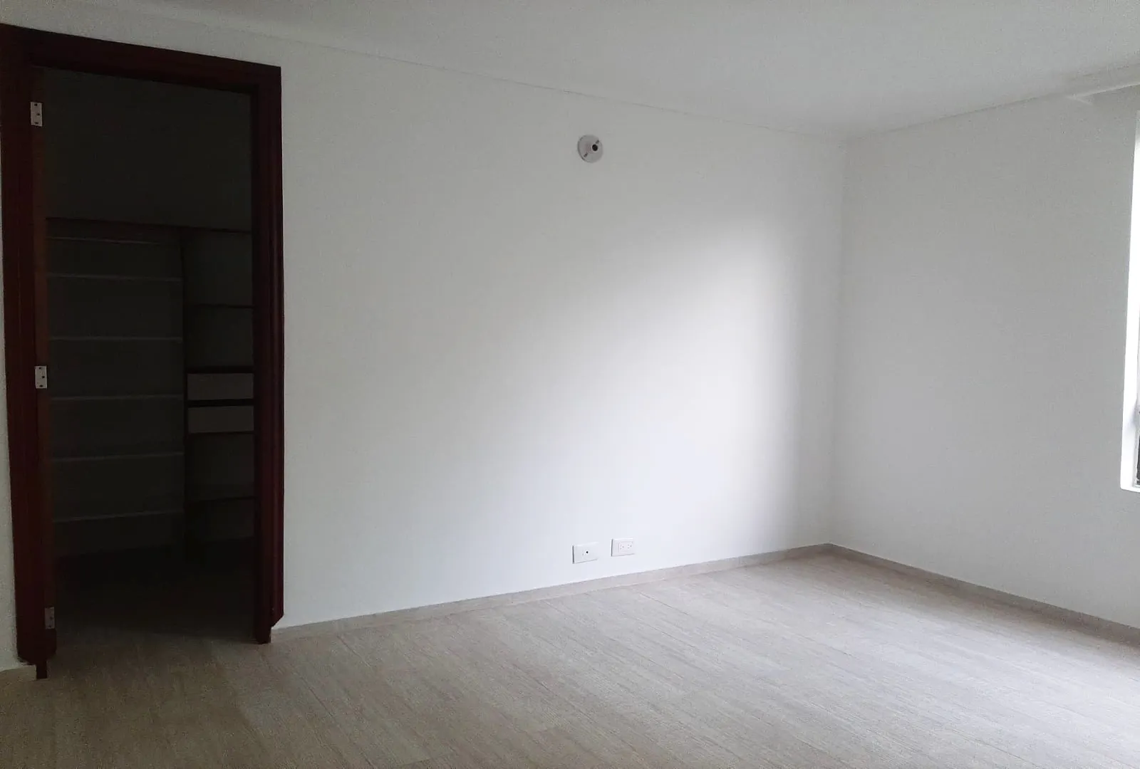 Apartamento de 4 alcobas en arriendo en El Diamante 2, Medellín, 454 m² · foto 15 de 17