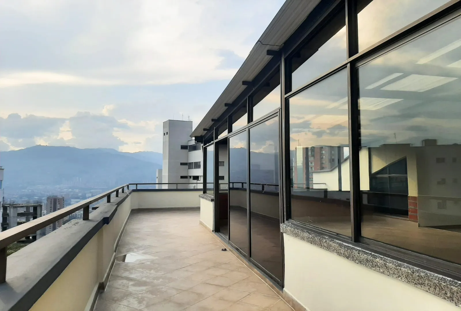 Apartamento de 4 alcobas en arriendo en El Diamante 2, Medellín, 454 m² · foto 17 de 17