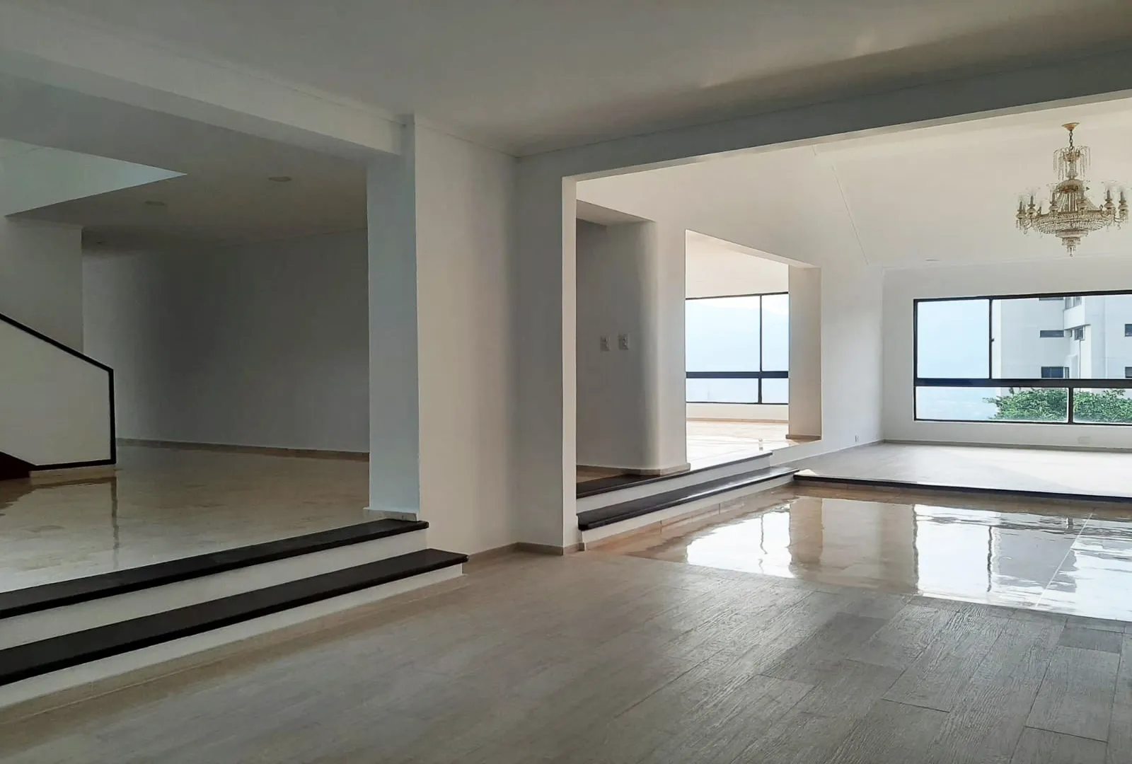 Apartamento de 4 alcobas en arriendo en El Diamante 2, Medellín, 454 m² · foto 5 de 17
