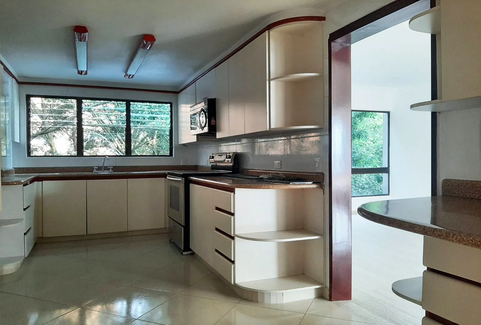Apartamento de 4 alcobas en arriendo en El Diamante 2, Medellín, 454 m² · foto 7 de 17