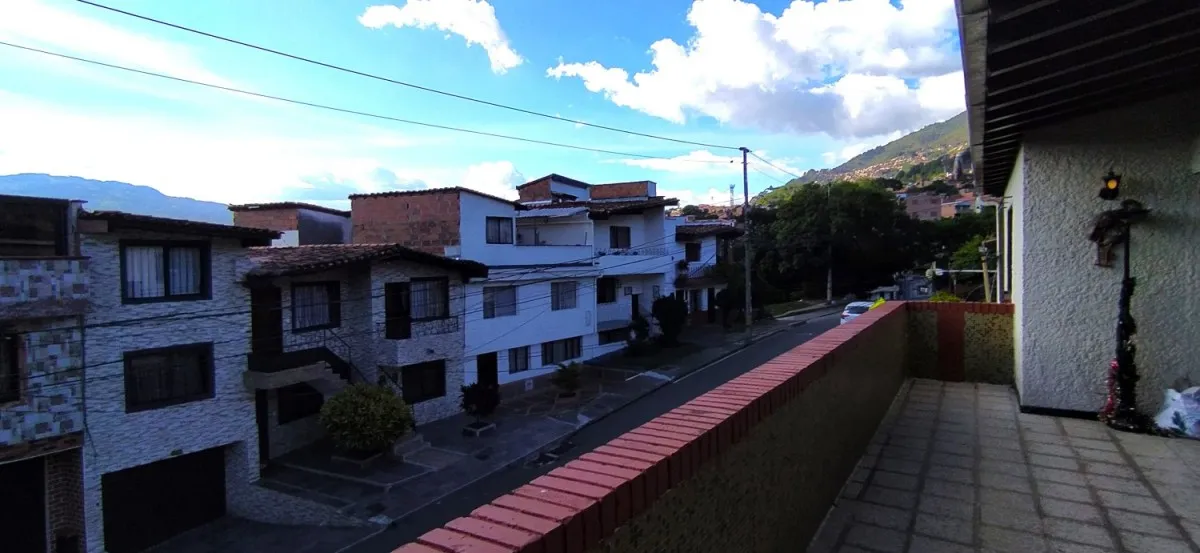 Casa de 10 alcobas en venta en Sucre, Medellín, 525 m² · foto 15 de 24