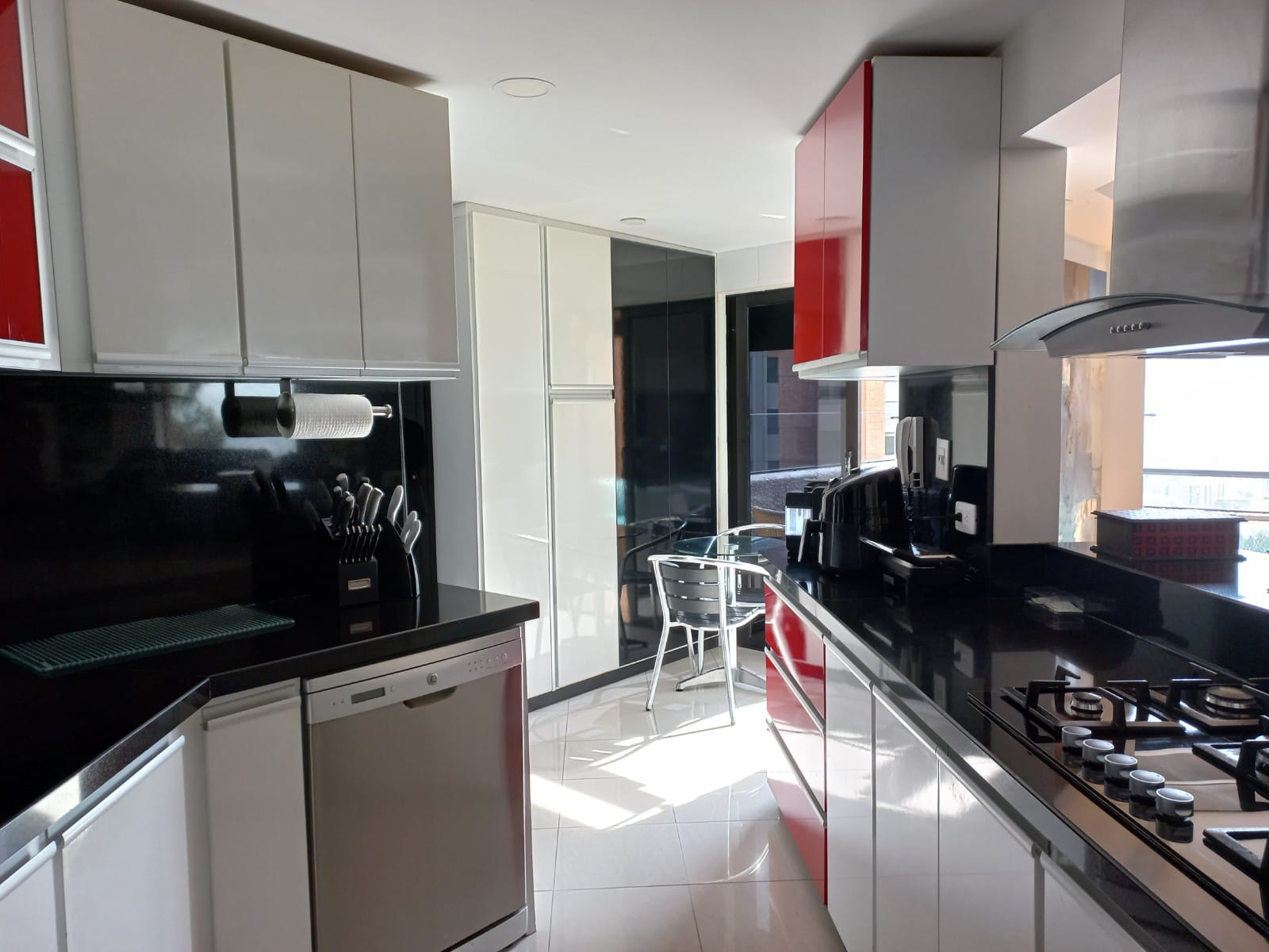 Apartamento de 3 alcobas en venta en Sierras Del Moral, Bogotá, 220 m² · foto 2 de 23