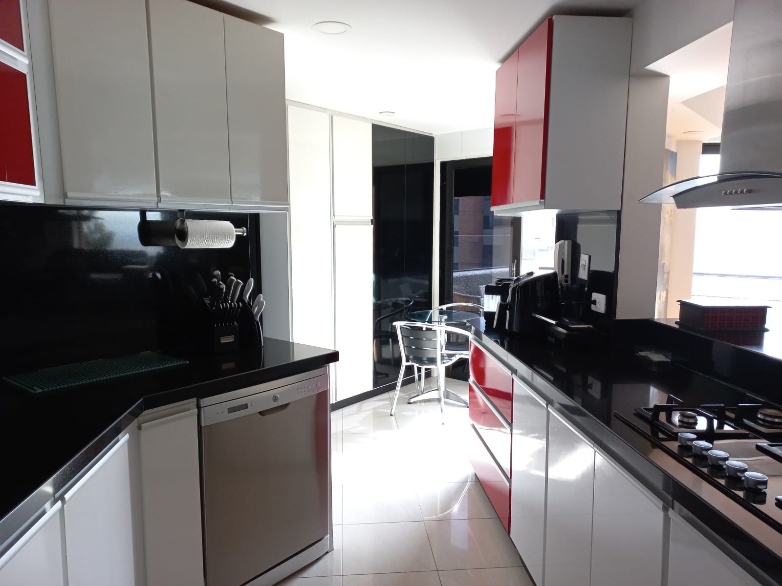Apartamento de 3 alcobas en venta en Sierras Del Moral, Bogotá, 220 m² · foto 3 de 23