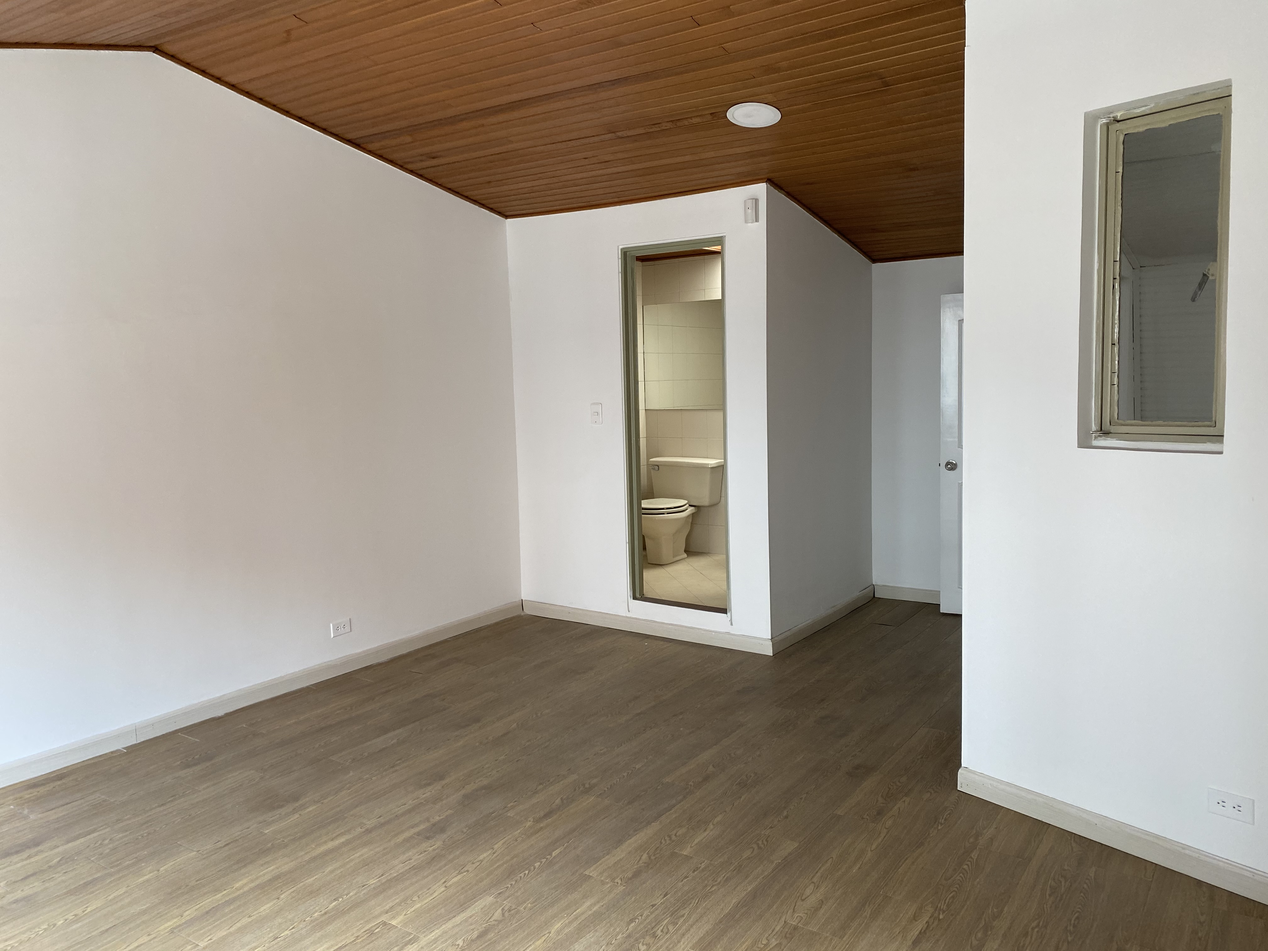 Casa en venta en Santa Barbara Oriental, Bogotá · foto 8 de 18