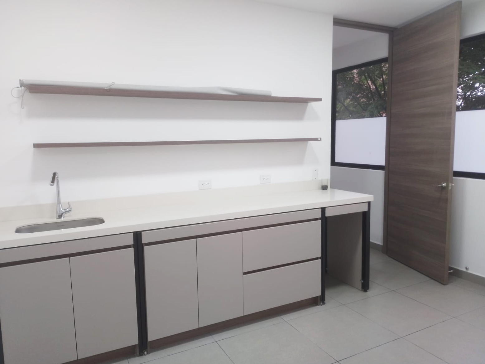 Consultorio en arriendo en Transversal Inferior, Medellín, 145 m² · foto 11 de 16