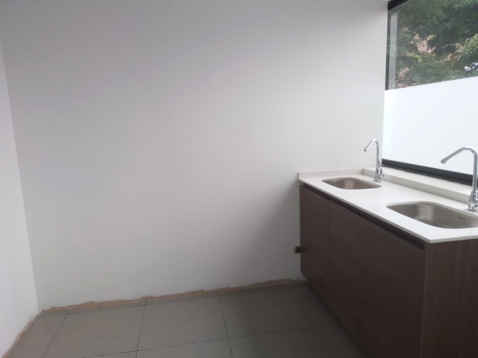 Consultorio en arriendo en Transversal Inferior, Medellín, 145 m² · foto 13 de 16