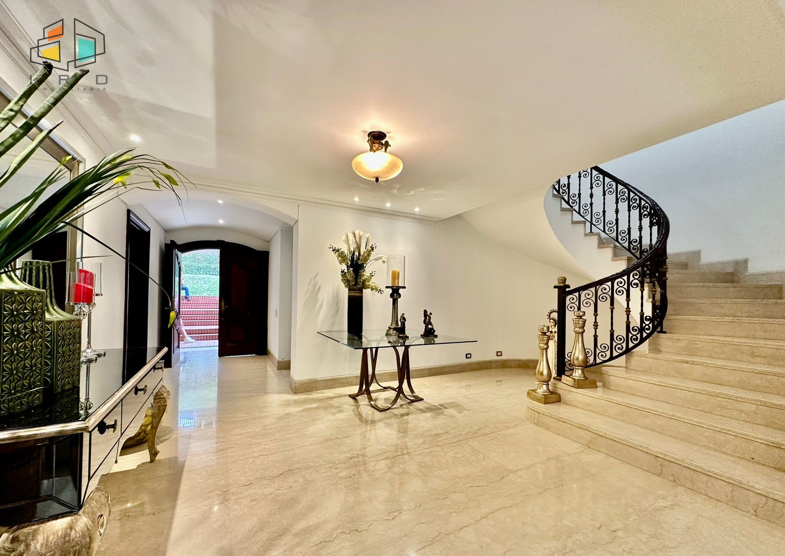 4BR House in Suroriente (450 m²)
