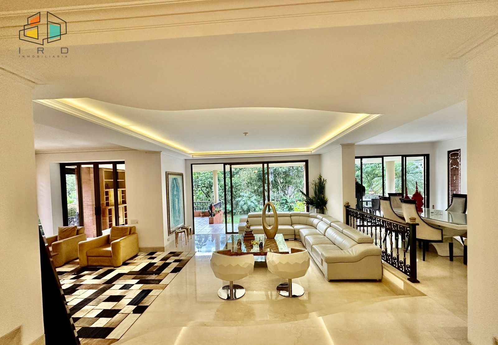 Casa de 4 alcobas en arriendo en Medellín, 450 m² · foto 9 de 24