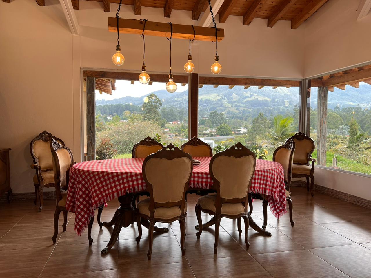 Casa de 5 alcobas en venta en La Ceja, 450 m² · foto 2 de 18