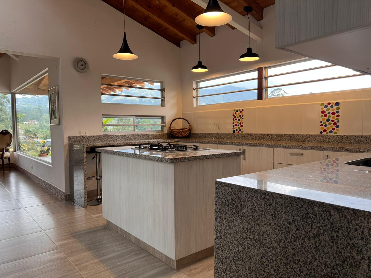 Casa de 5 alcobas en venta en La Ceja, 450 m² · foto 4 de 18