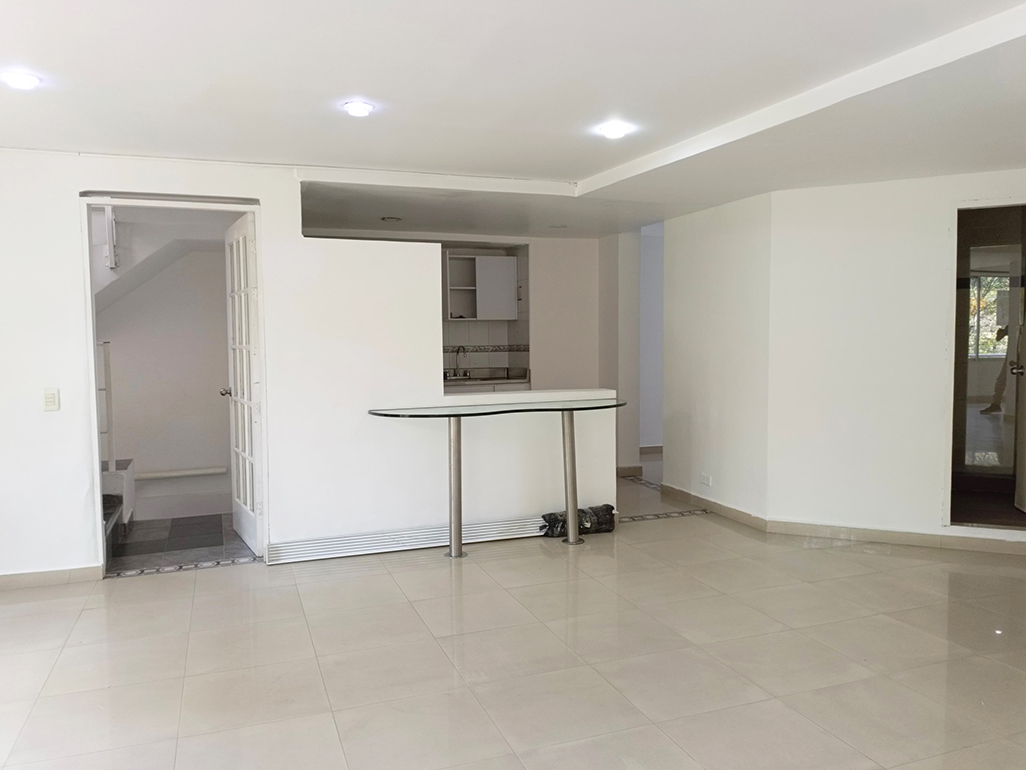Apartamento de 3 alcobas en arriendo en Miravalle, Medellín, 101 m² · foto 3 de 17