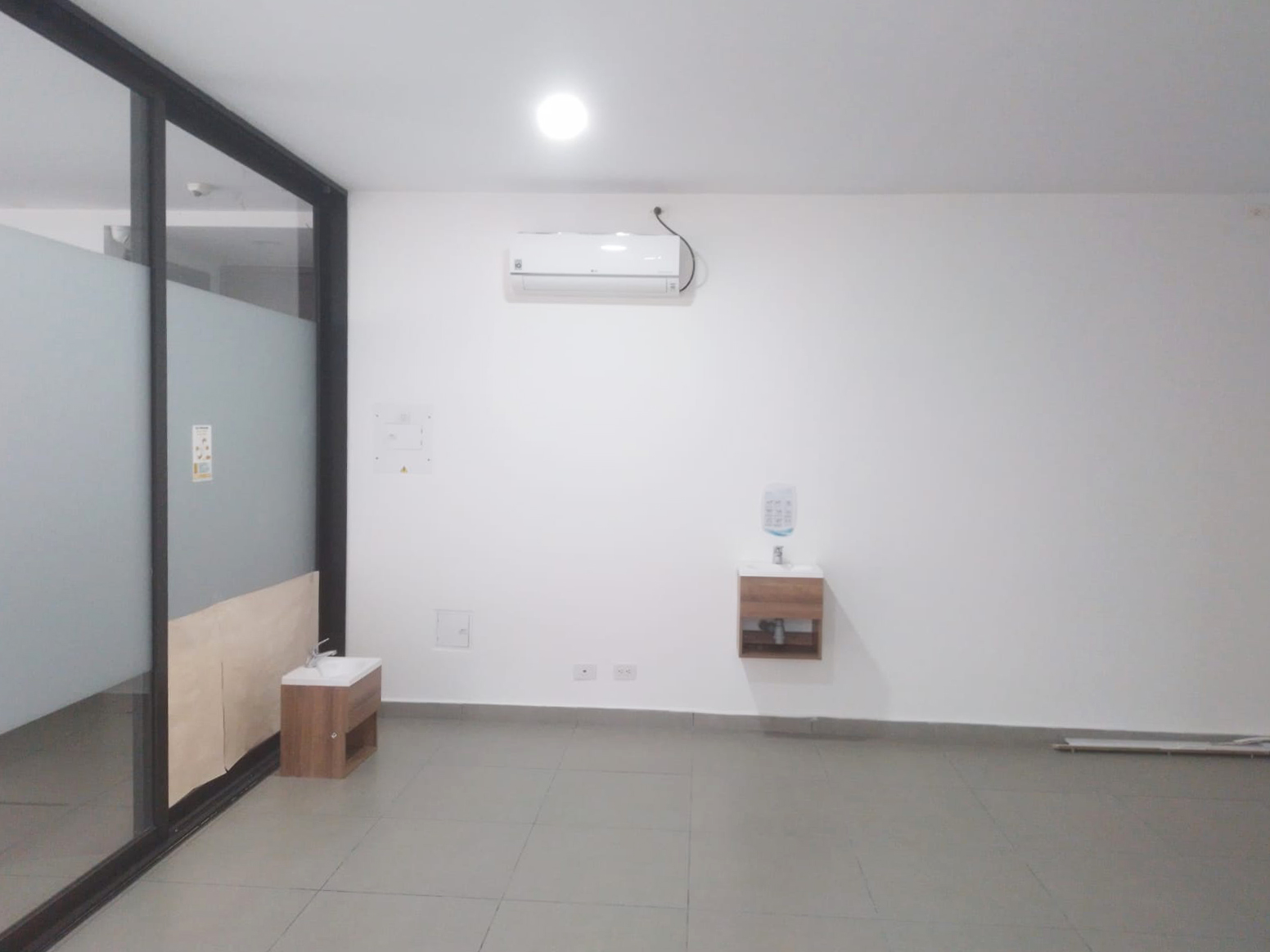 Consultorio en arriendo en Transversal Inferior, Medellín, 53 m² · foto 2 de 12