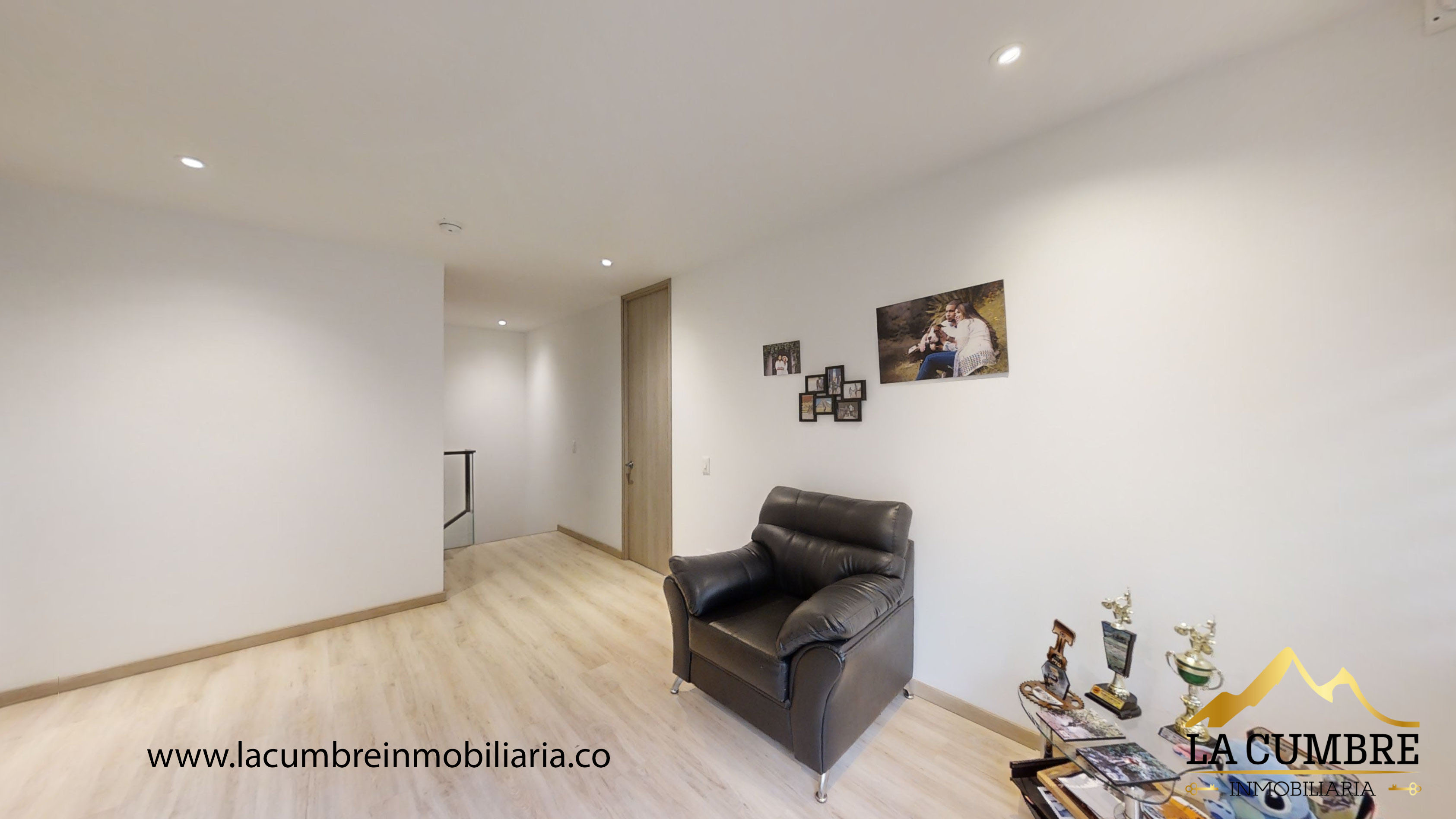 Casa de 3 alcobas en venta en Loma Del Chocho, Envigado, 226 m² · foto 10 de 16