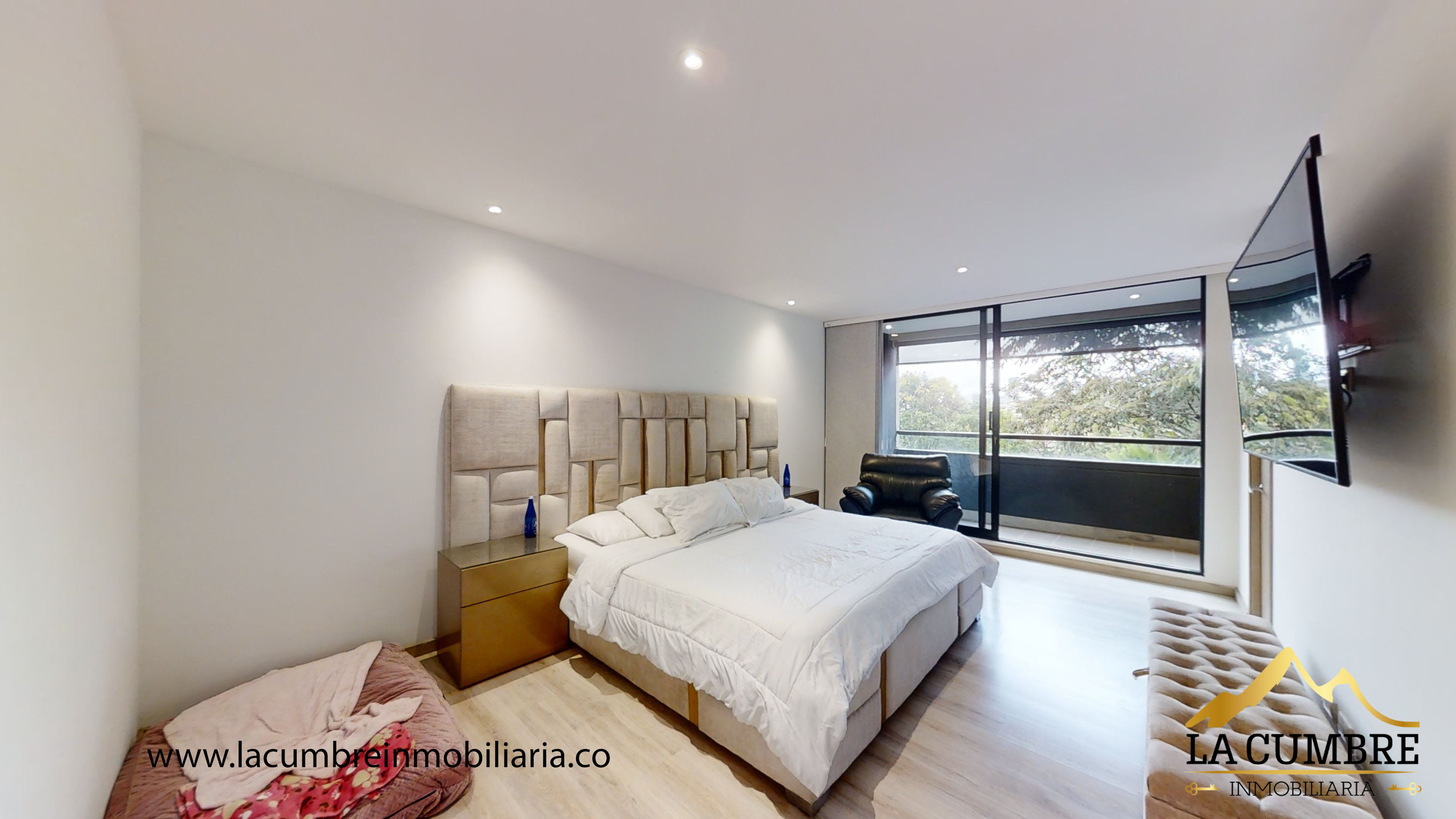Casa de 3 alcobas en venta en Loma Del Chocho, Envigado, 226 m² · foto 11 de 16
