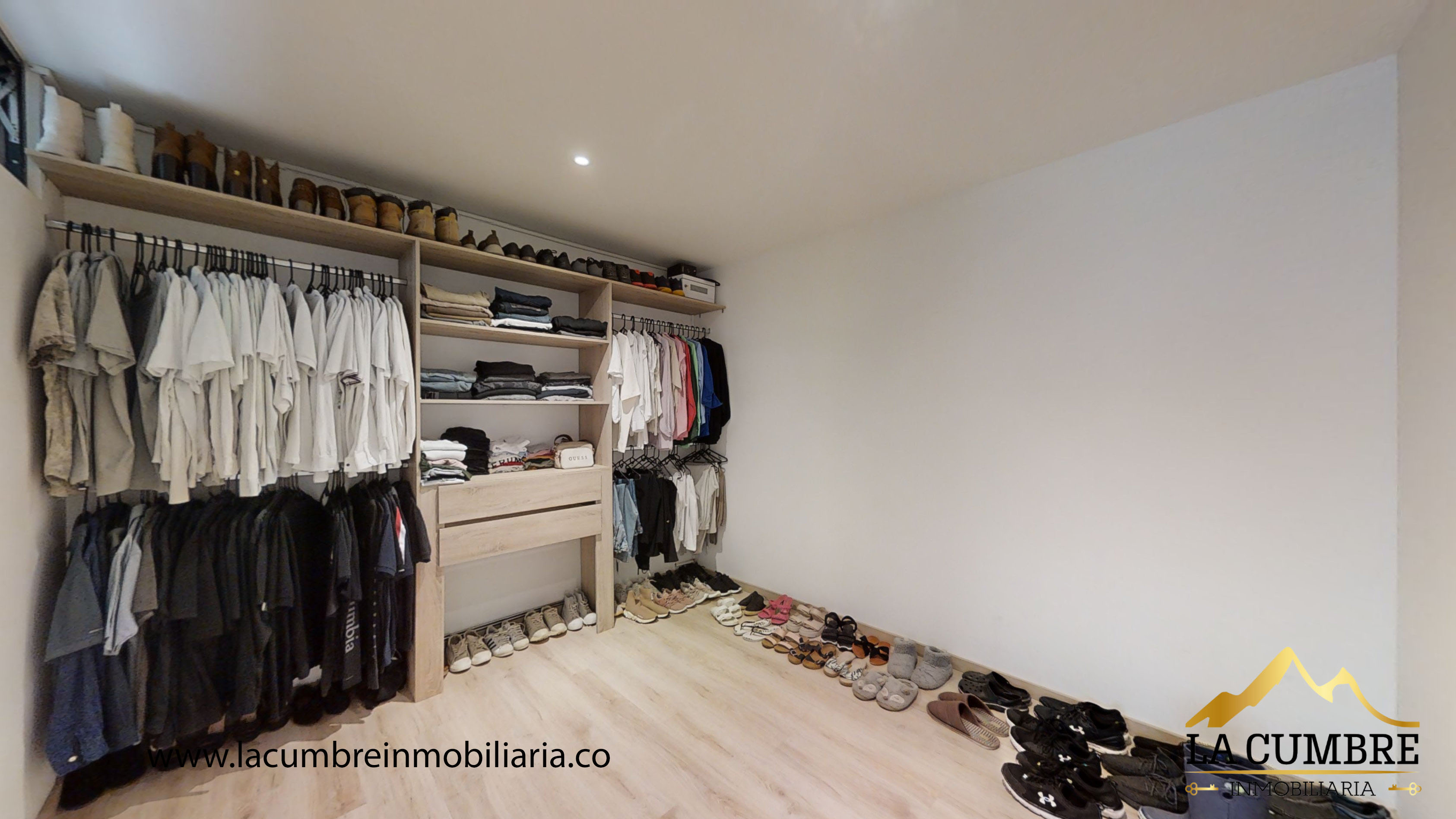 Casa de 3 alcobas en venta en Loma Del Chocho, Envigado, 226 m² · foto 13 de 16