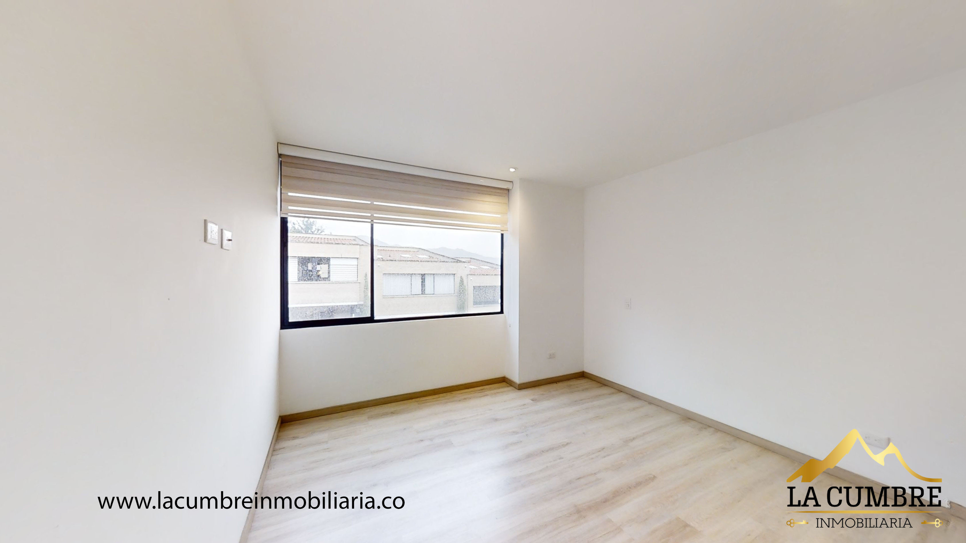 Casa de 3 alcobas en venta en Loma Del Chocho, Envigado, 226 m² · foto 15 de 16