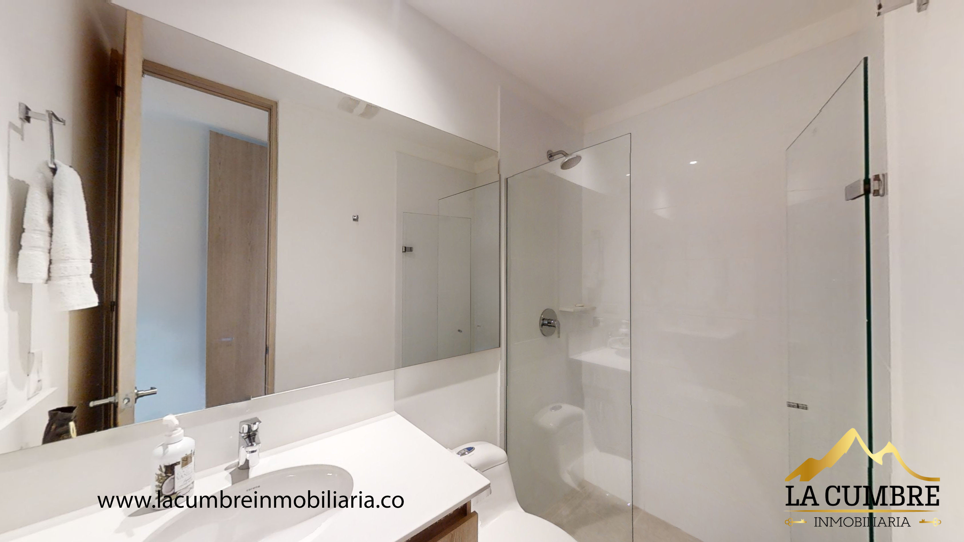 Casa de 3 alcobas en venta en Loma Del Chocho, Envigado, 226 m² · foto 16 de 16