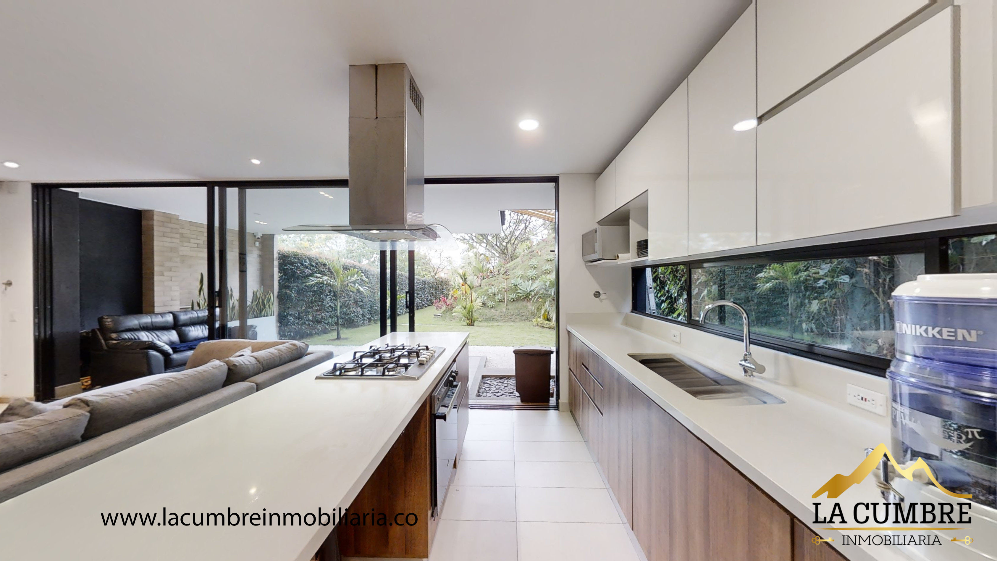 Casa de 3 alcobas en venta en Loma Del Chocho, Envigado, 226 m² · foto 8 de 16