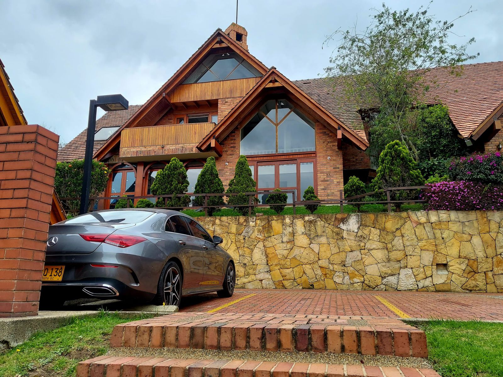Casa en venta en Cerros De Suba, Bogotá · foto 2 de 24