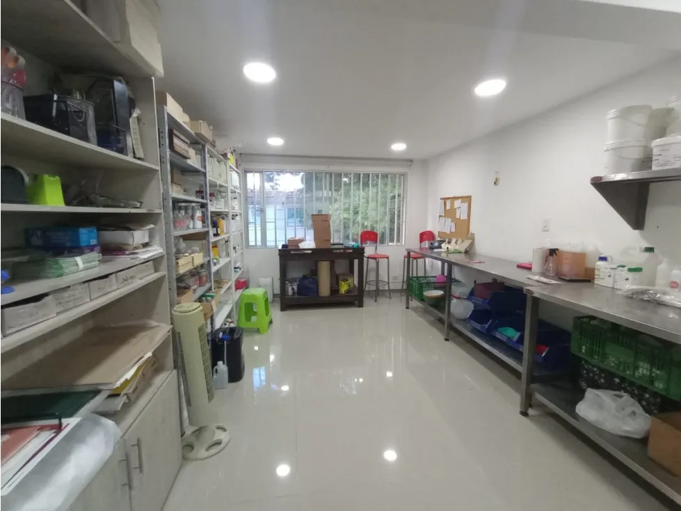 Casa de 6 alcobas en venta en Belén Rosales, Medellín, 260 m² · foto 11 de 13